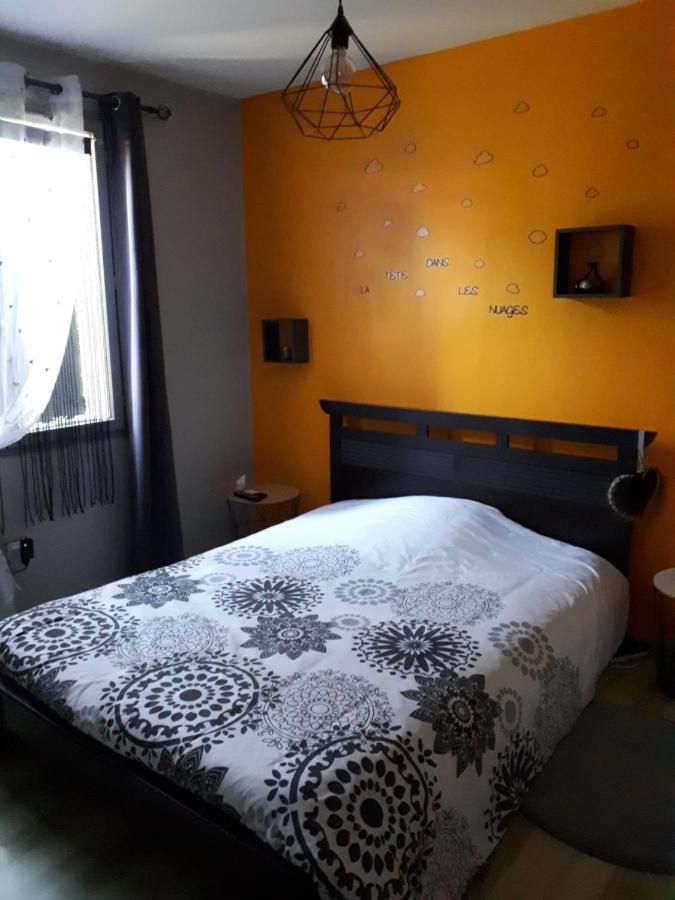 Chez Les Catherine Saintes Bagian luar foto